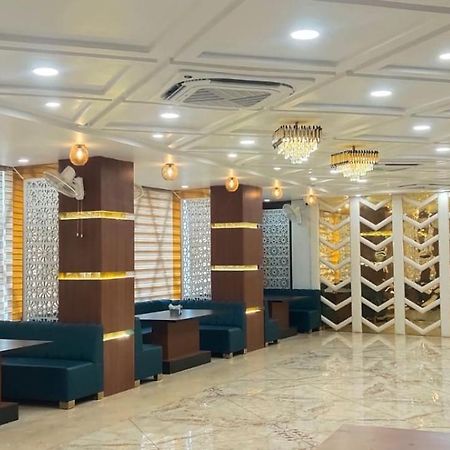 Shri Laxmi Inn Orai ภายนอก รูปภาพ