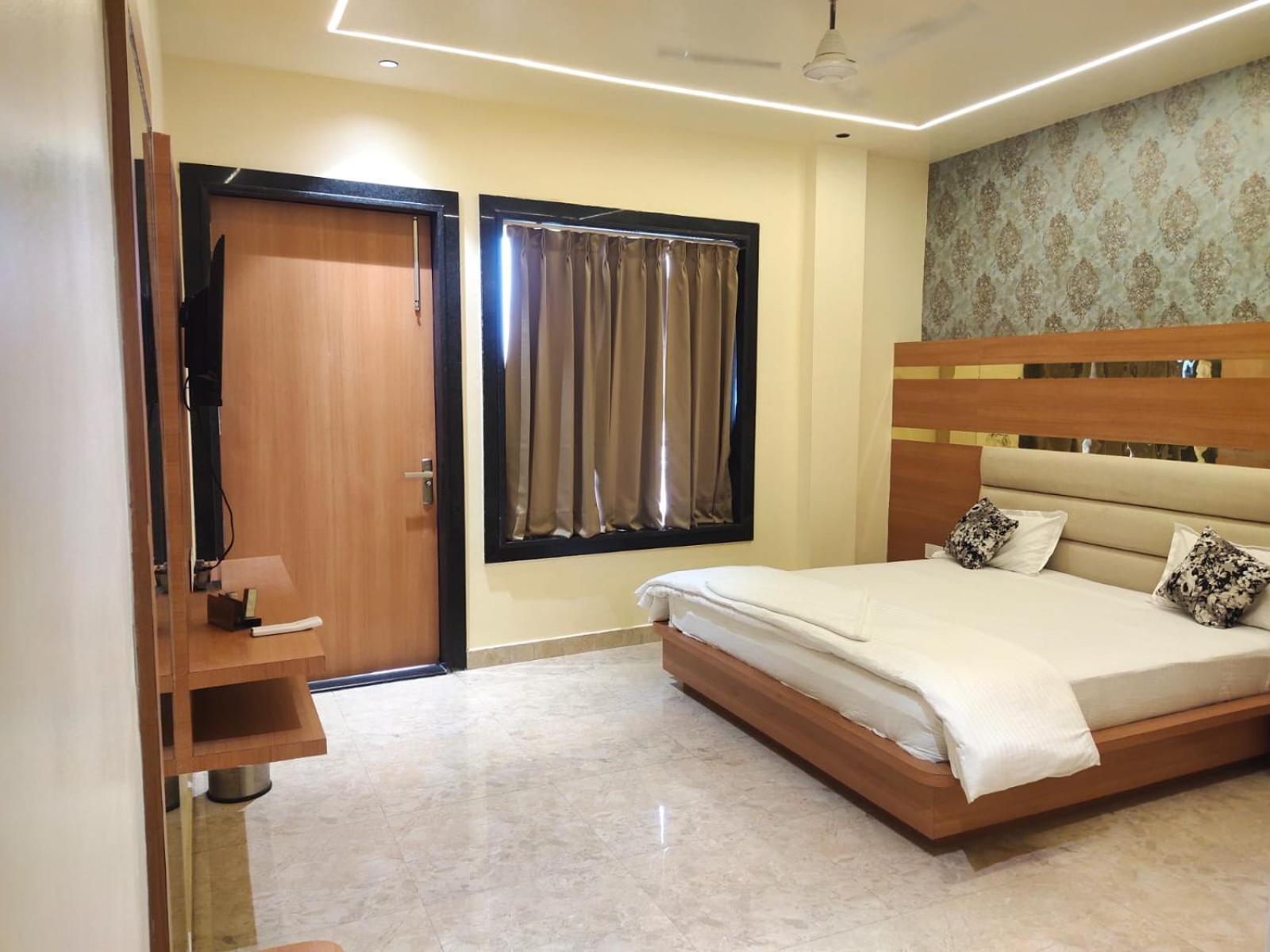 Shri Laxmi Inn Orai ภายนอก รูปภาพ